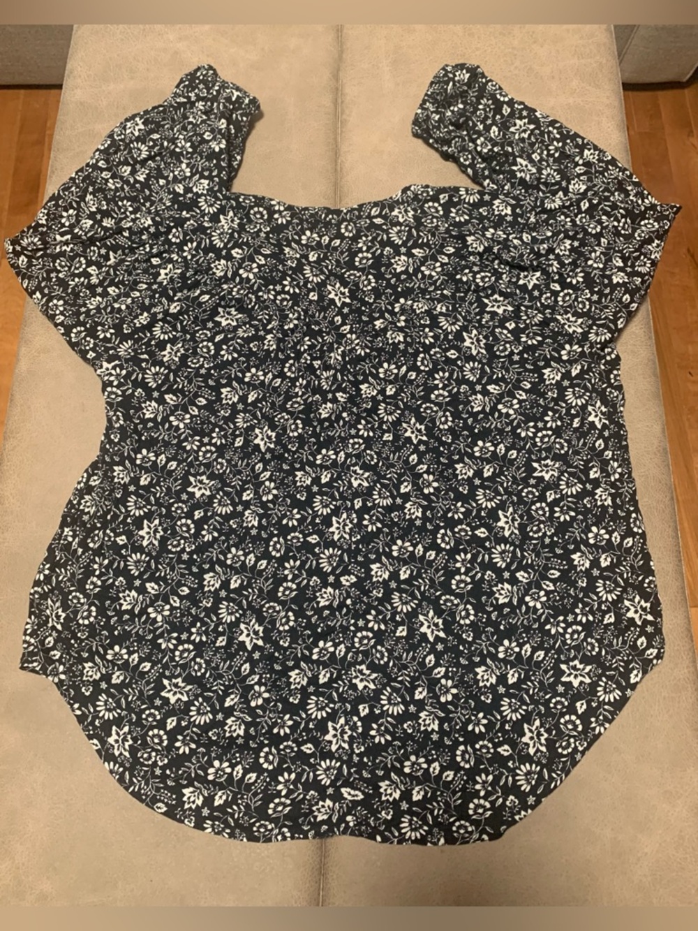 Old Navy Womens Black Floral Print Oversized Button Up Balloon LS Blouse Size M - Picture 7 of 7